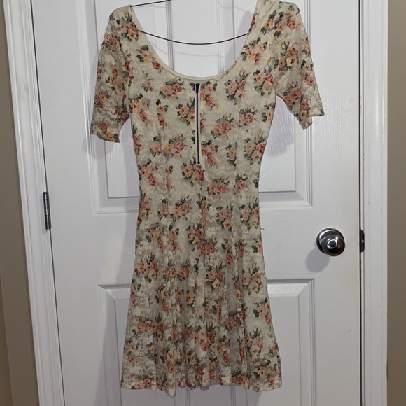 Summer dress - Picture 2 of 2